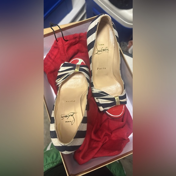 Christian louboutin peep toe pump sz 37 (Just soon) SOLD OUT EVERYWHERE - Picture 3 of 3